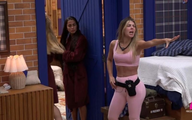 A Fazenda 18: Ana Bruna discute com Murilo e chama peão de "agressivo"